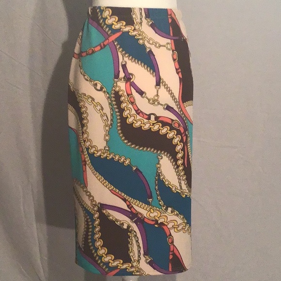 CACIA plus size skirt - Picture 3 of 11